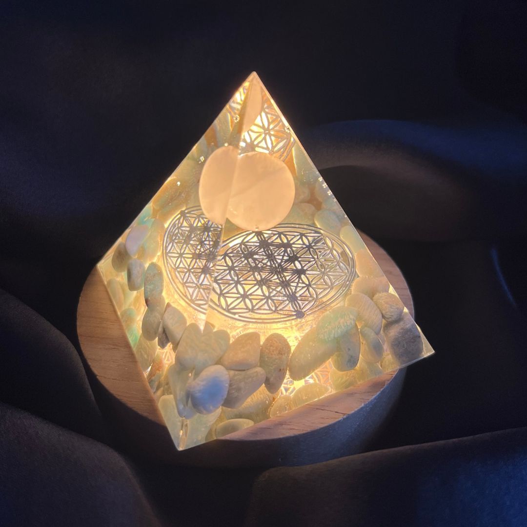 Piramide Orgonite Amazzonite - Cristallo di Rocca - Fiore della Vita Argento - Zen Home