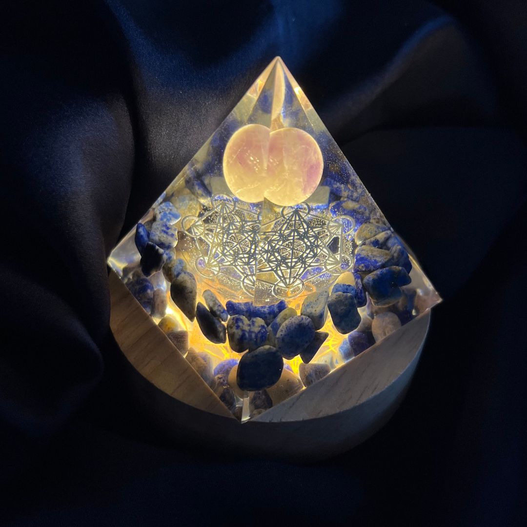 Piramide Orgonite Lapislazzuli - Ametista - Metatron argento - Zen Home