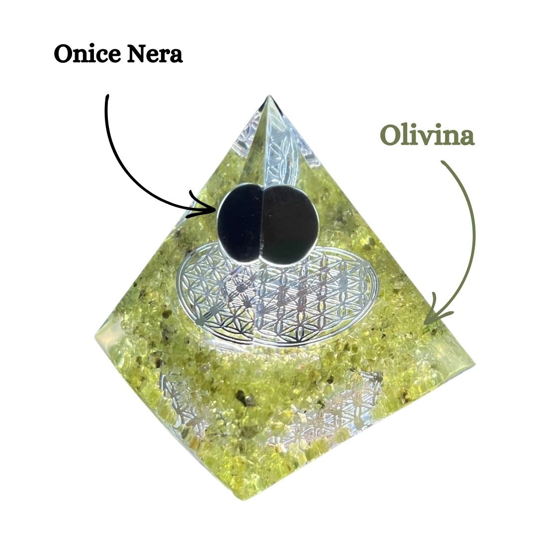 Piramide Orgonite Olivina - Onice Nera - Fiore della vita argento (led incluso) - Zen Home