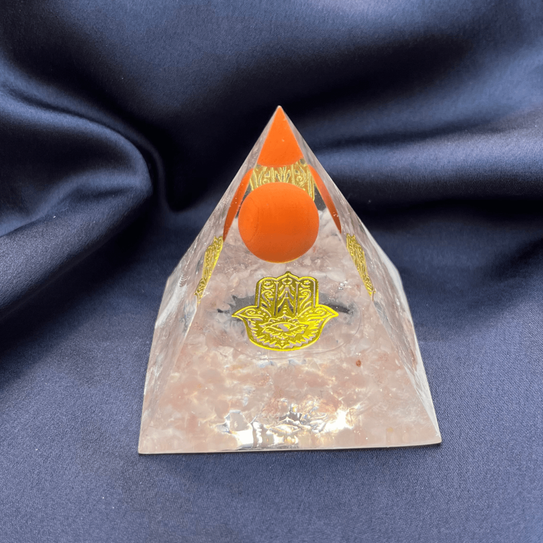 Piramide Orgonite Quarzo Rosa - Diaspro Rosso - Mano di Fatima Oro - Zen Home