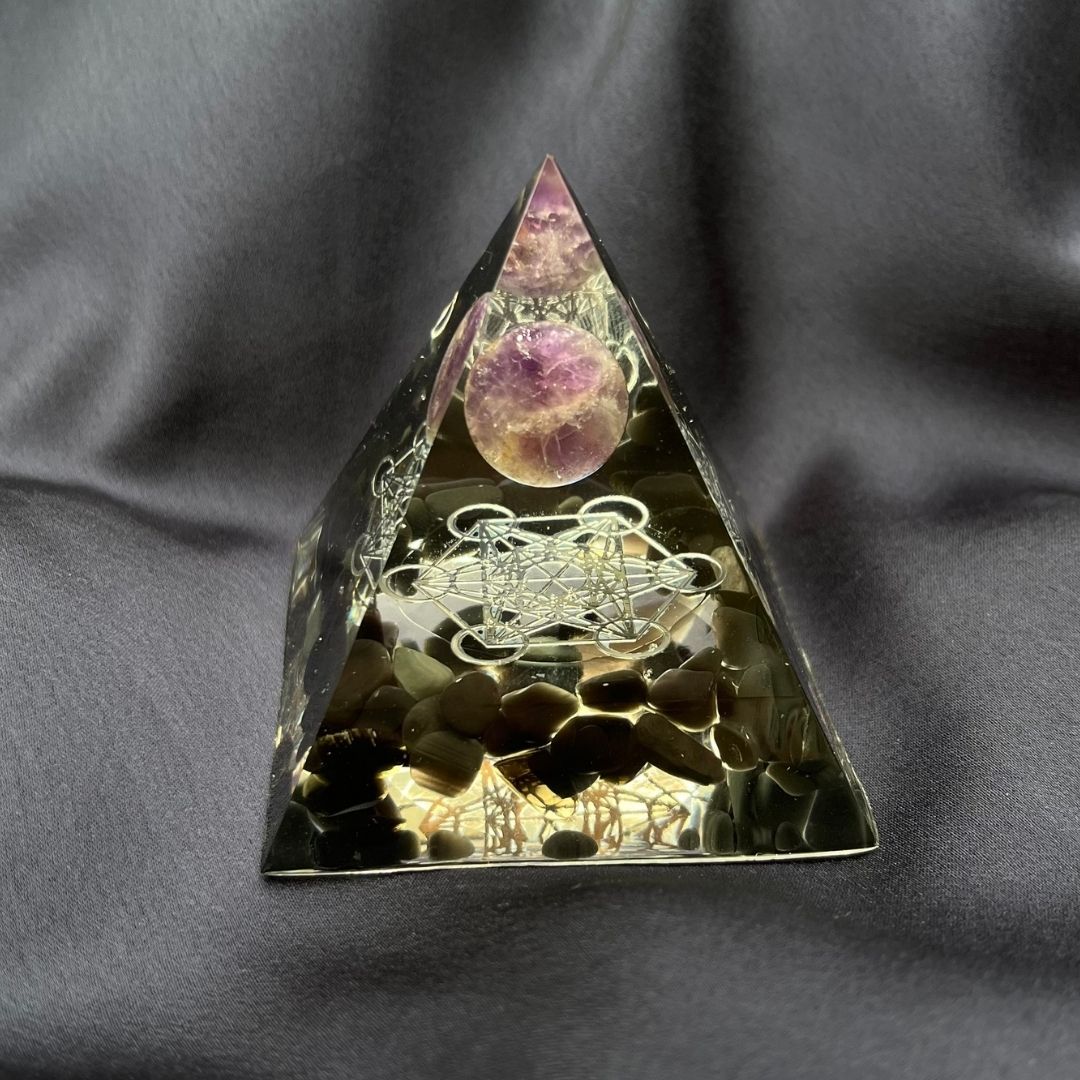 Piramide Orgonite Tormalina - Ametista - metatron argento - Zen Home
