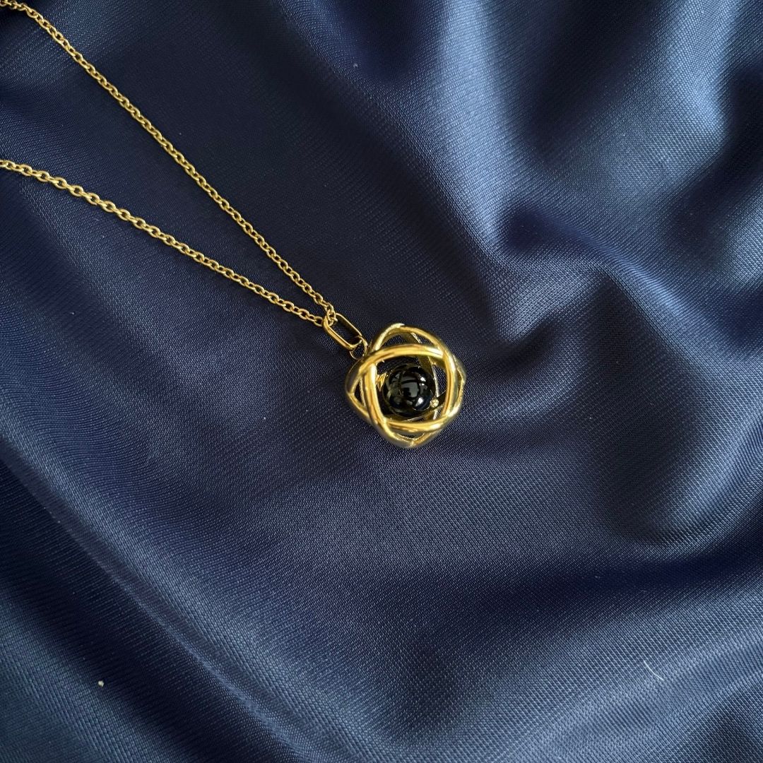 Collana Genesa Onice Nera – Acciaio Oro - Zen Home