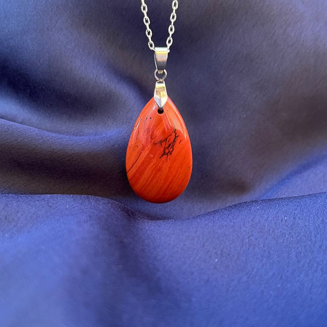 Collana pietra naturale petalo in Diaspro Rosso - Zen Home