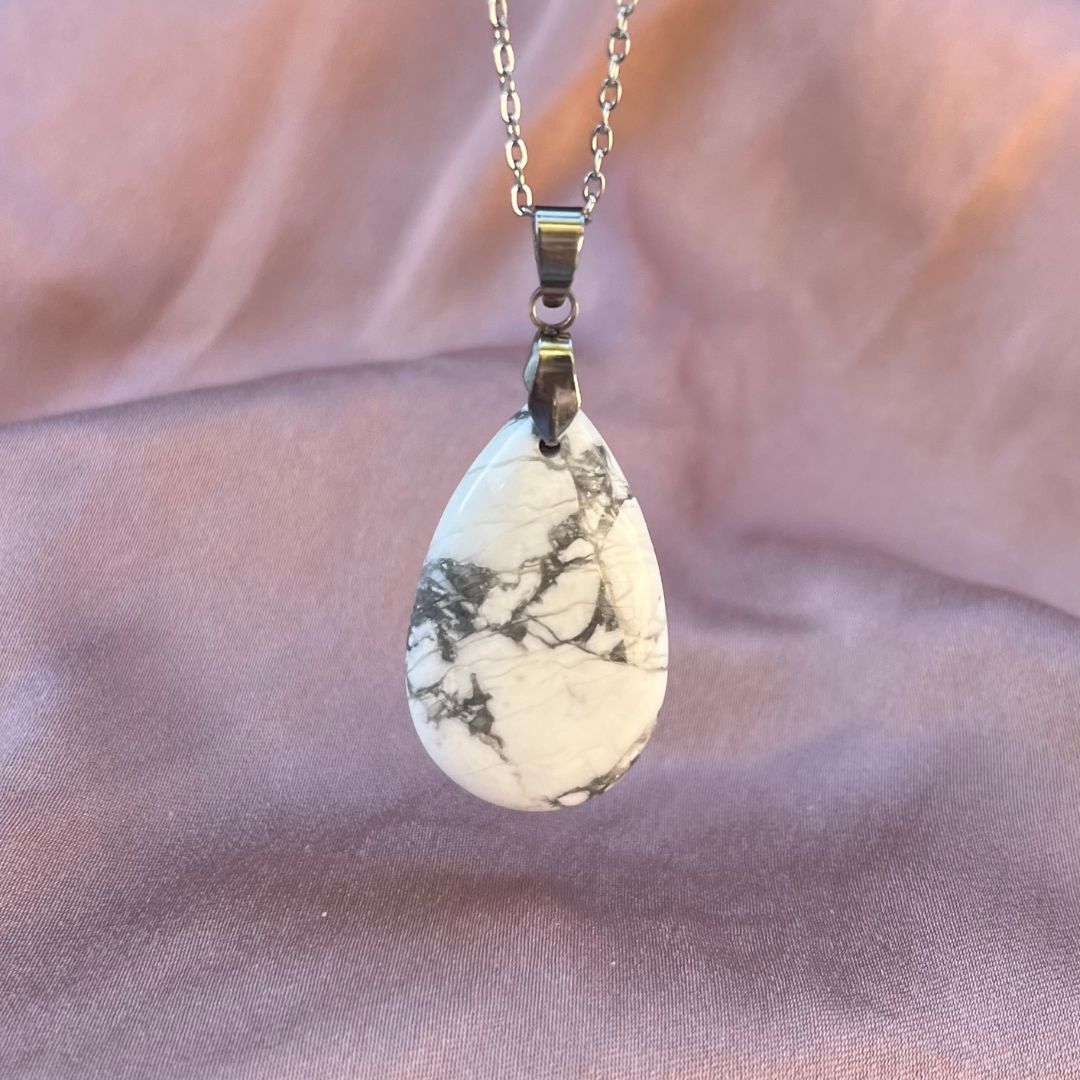 Collana pietra naturale petalo in Howlite - Zen Home