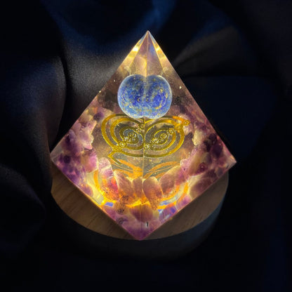 Piramide Orgonite Ametista + Lapislazzuli + Choku Rei oro - Zen Home