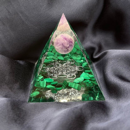 Piramide Orgonite Malachite - Ametista - Metatron argento Tik Tok - Zen Home