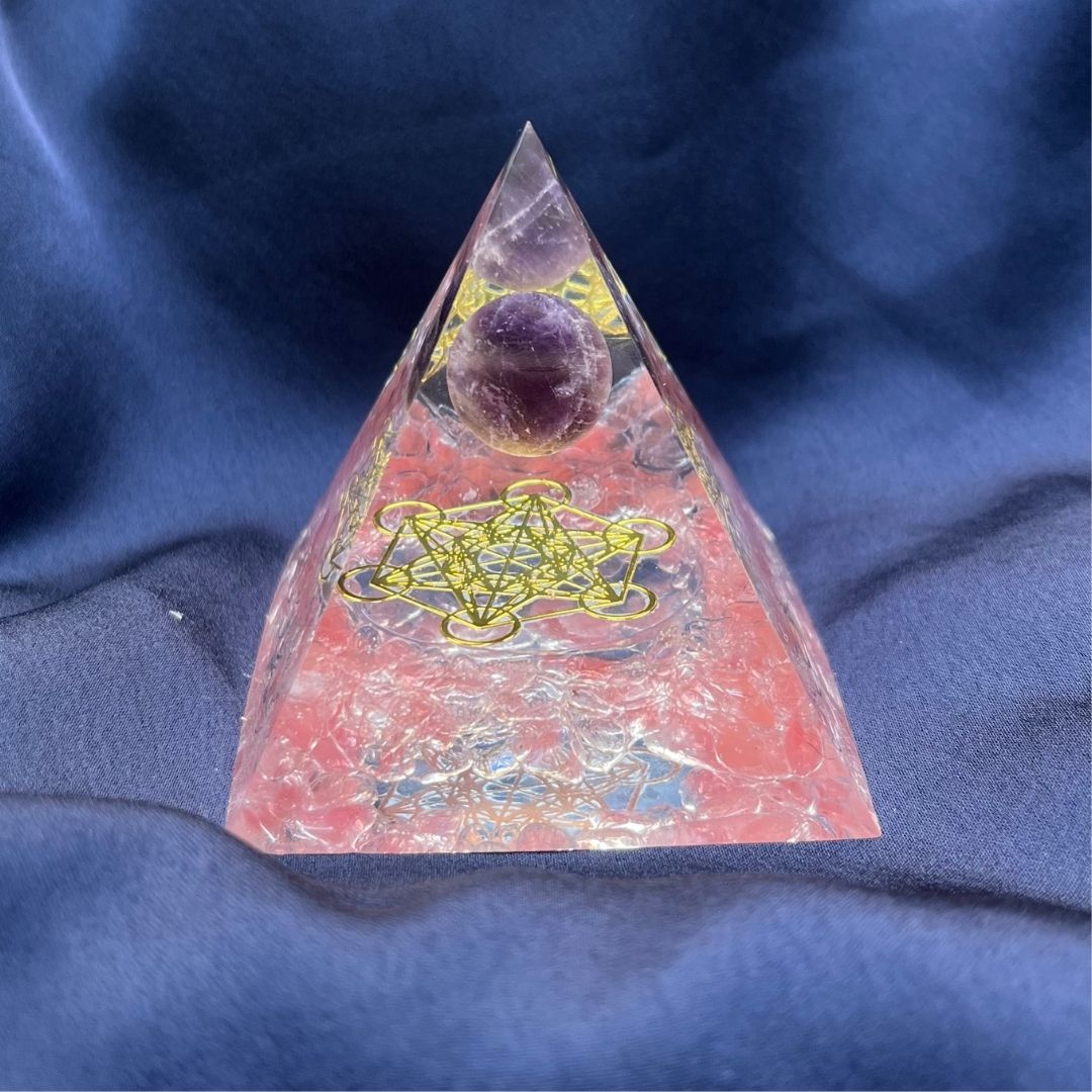 Piramide Orgonite Tormalina Anguria - Ametista - Metatron oro (led incluso) - Zen Home