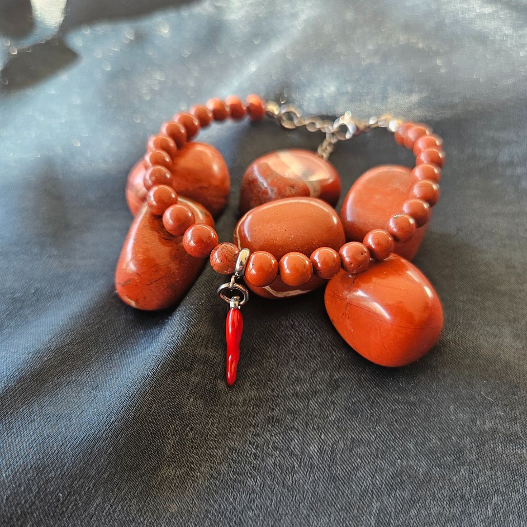 DIASPRO ROSSO - Bracciale con pietre naturali da 6 mm e cornetto portafortuna - Zen Home
