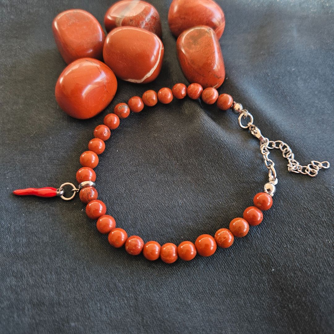 DIASPRO ROSSO - Bracciale con pietre naturali da 6 mm e cornetto portafortuna - Zen Home