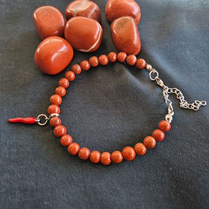 DIASPRO ROSSO - Bracciale con pietre naturali da 6 mm e cornetto portafortuna - Zen Home