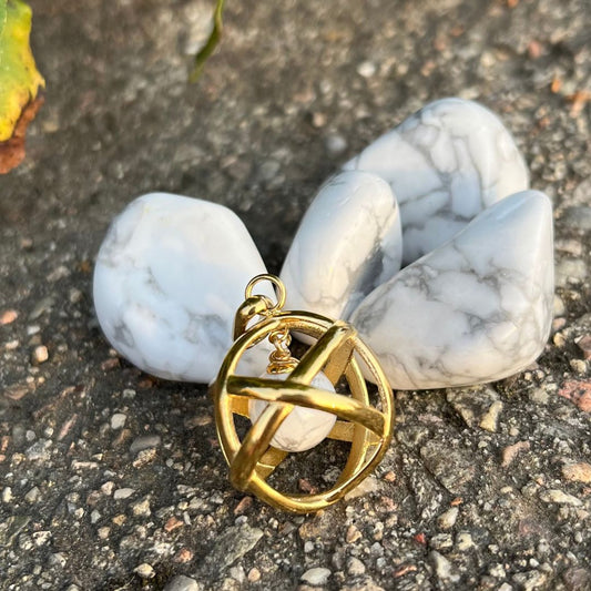 Howlite - Collana Regolabile Ciondolo Genesa in acciaio placcato colore oro 18K - Zen Home
