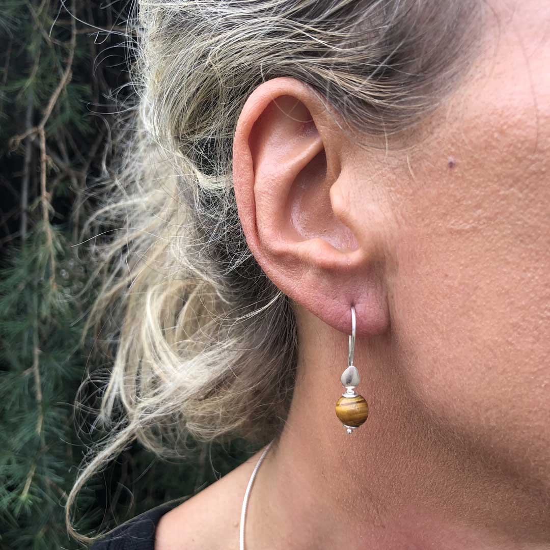 Orecchini A Perno Occhio Di Tigre 4 Mm - Argento 925 Fatto A Mano, Gioielli India