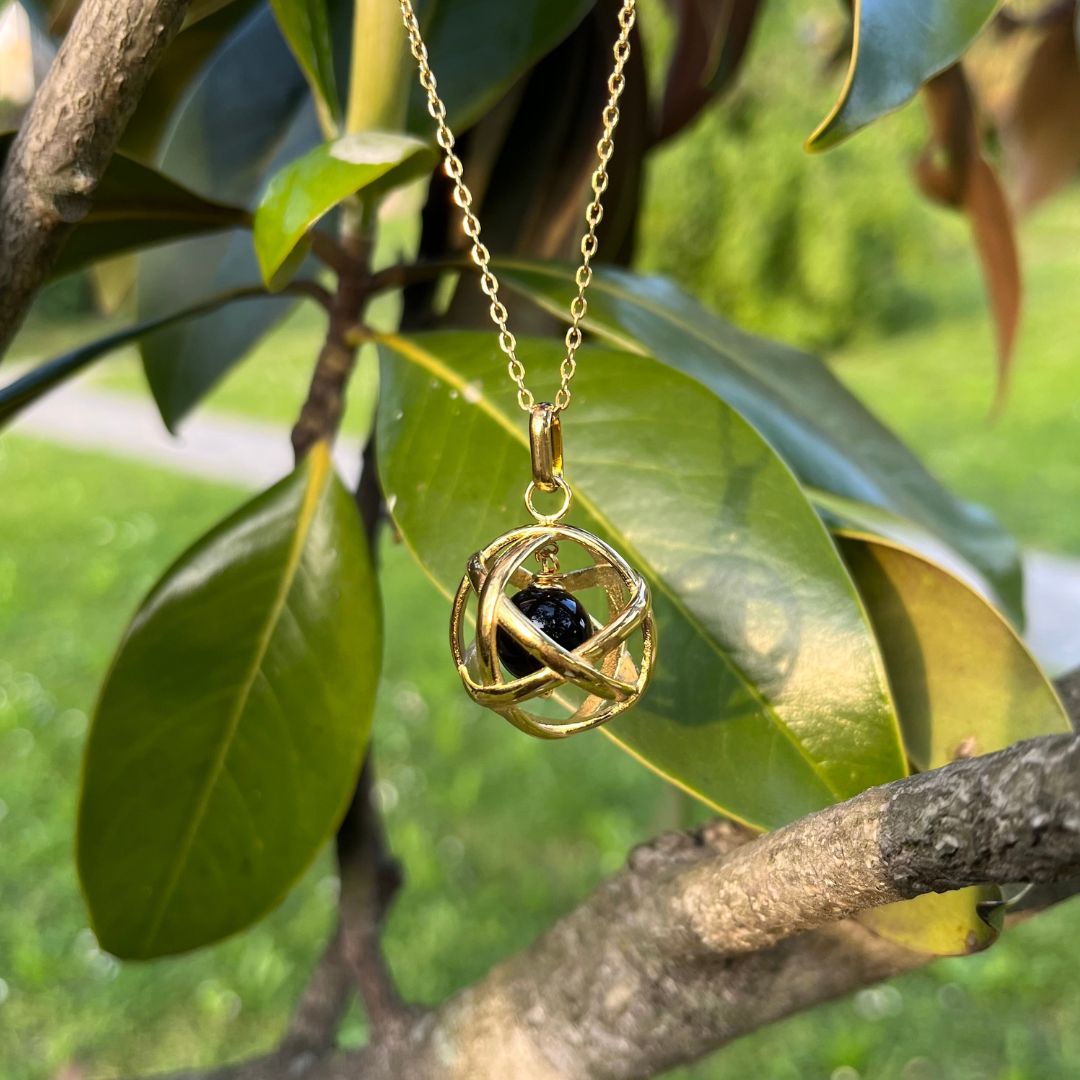 ONICE NERA - Collana Regolabile Ciondolo Genesa in acciaio placcato colore oro 18K - Zen Home