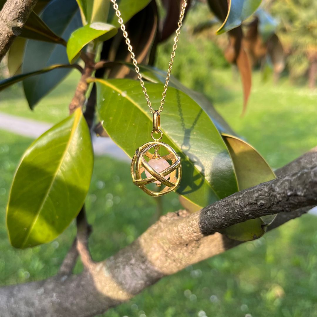 QUARZO ROSA - Collana Regolabile Ciondolo Genesa in acciaio placcato colore oro 18K - Zen Home
