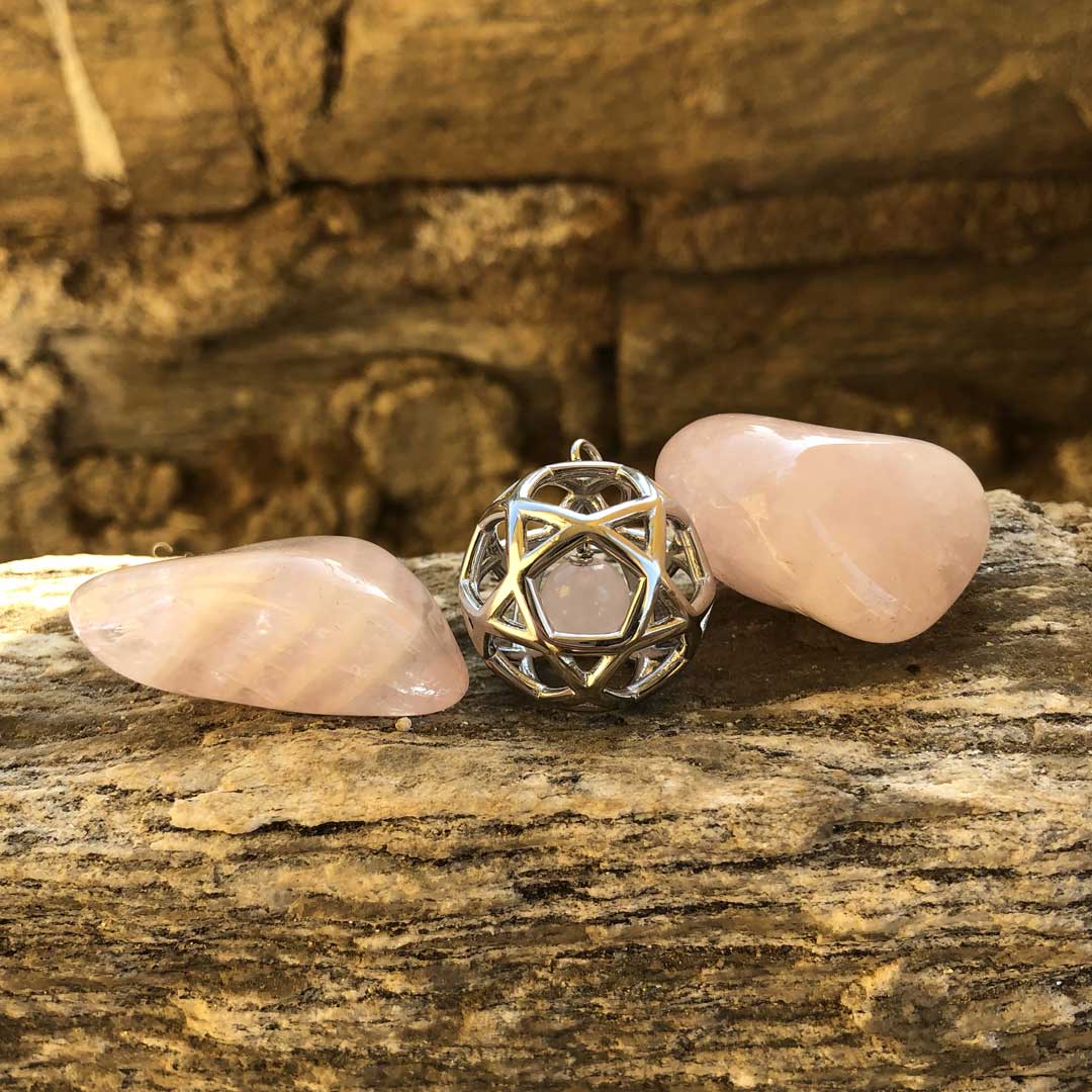 QUARZO ROSA - Collana Regolabile Ciondolo Pentasfera in acciaio inossidabile con pietra naturale - Zen Home