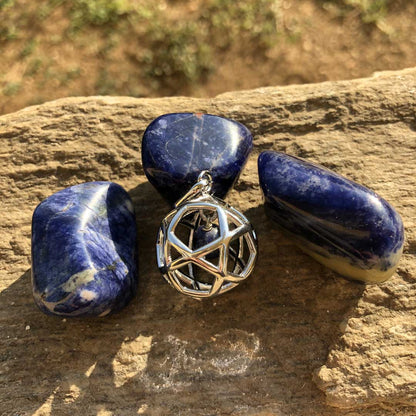 SODALITE - Collana Regolabile Ciondolo Pentasfera in acciaio inossidabile con pietra naturale - Zen Home